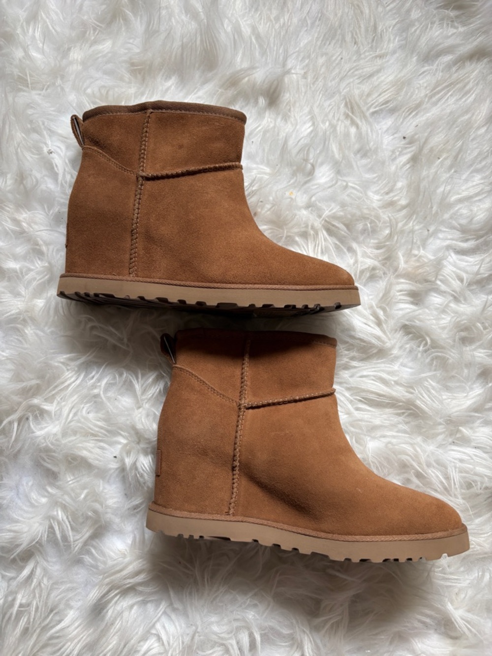 UGG Femme Chestnut Suede Short Booties - Women's No Box